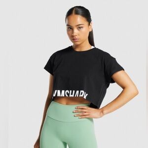 Gymshark cropped logo tee